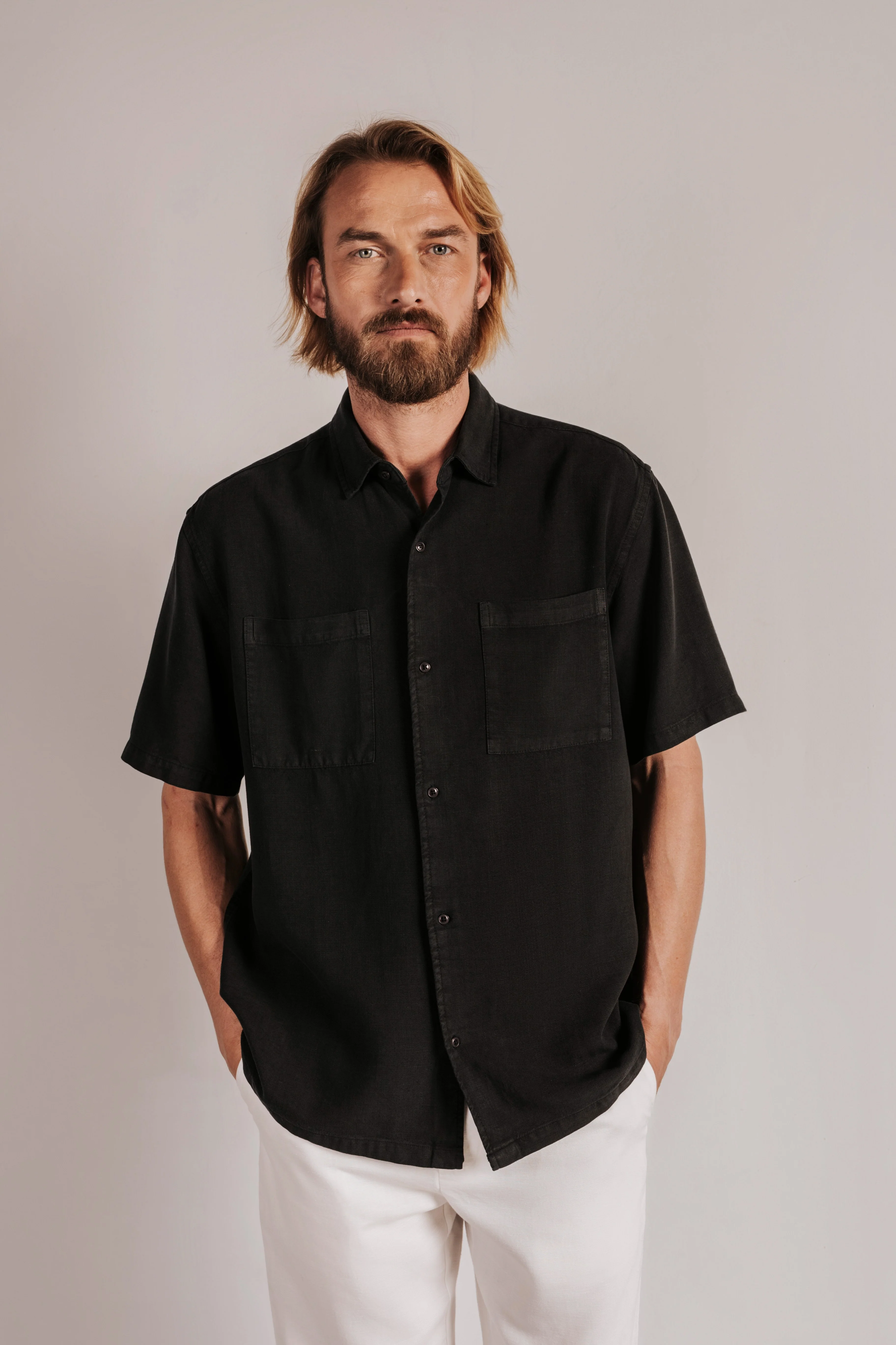 Camisa lino manga corta bolsillos
