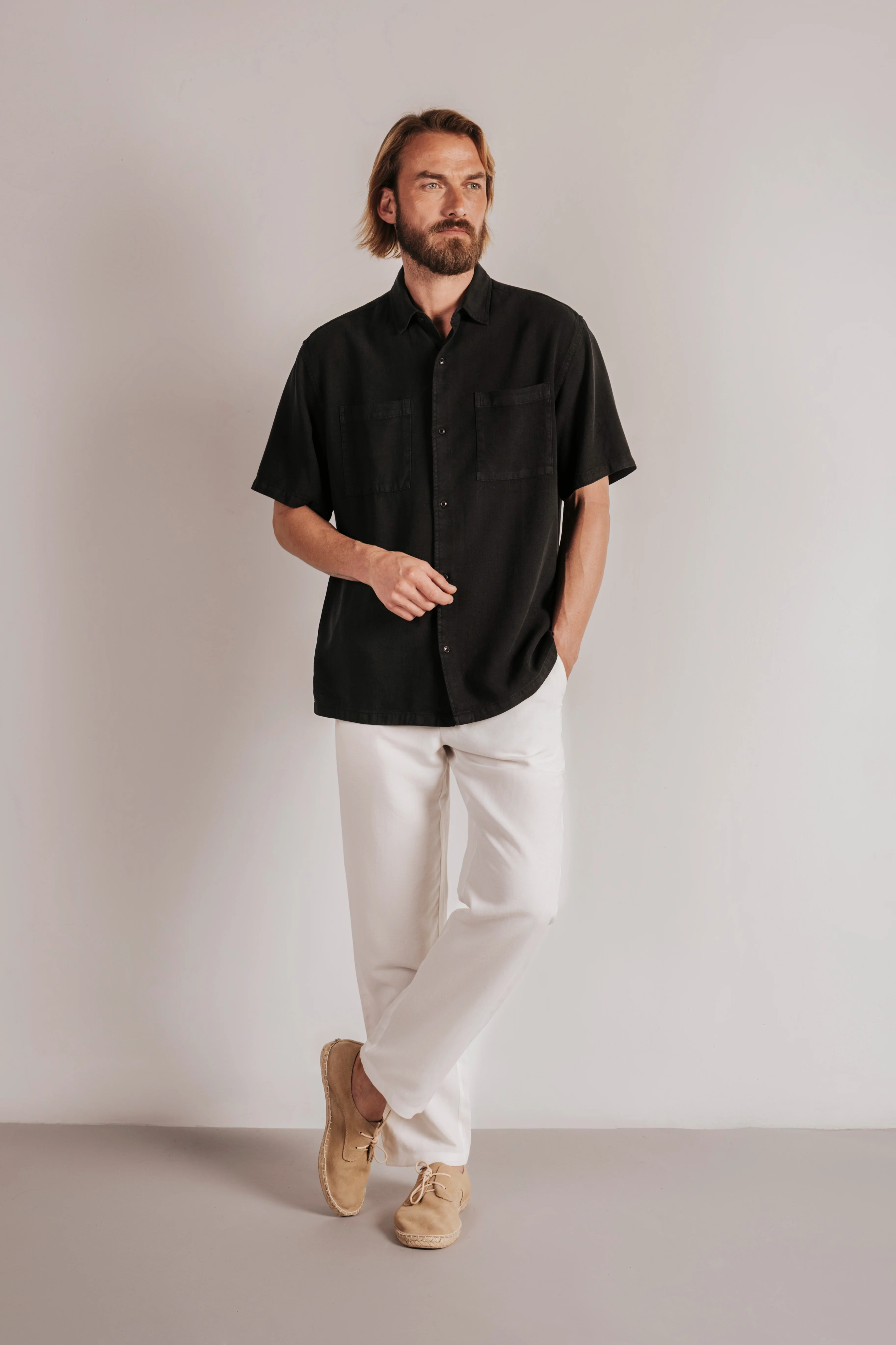 Camisa lino manga corta bolsillos - Image 2