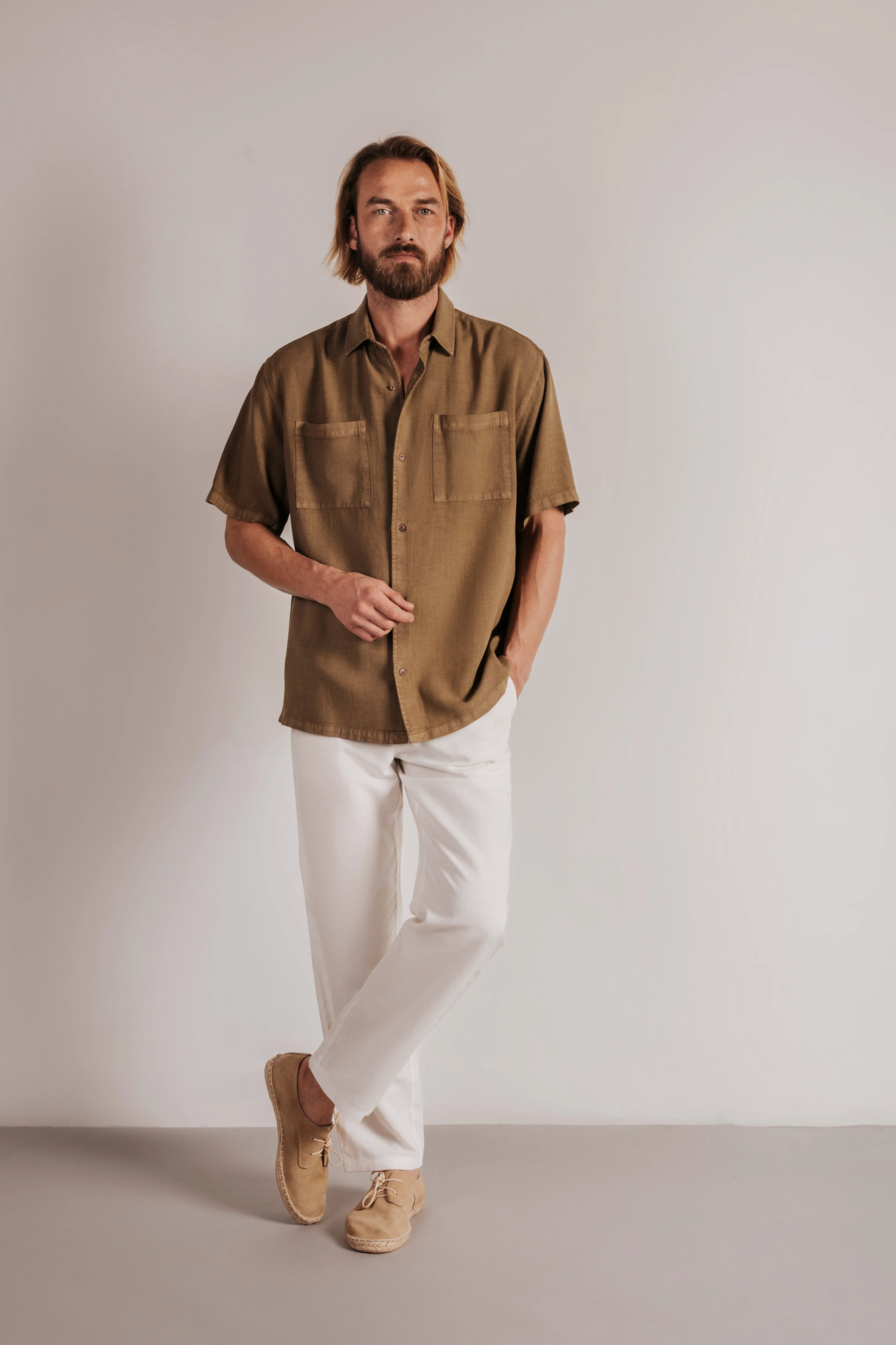 Camisa lino manga corta bolsillos - Image 3