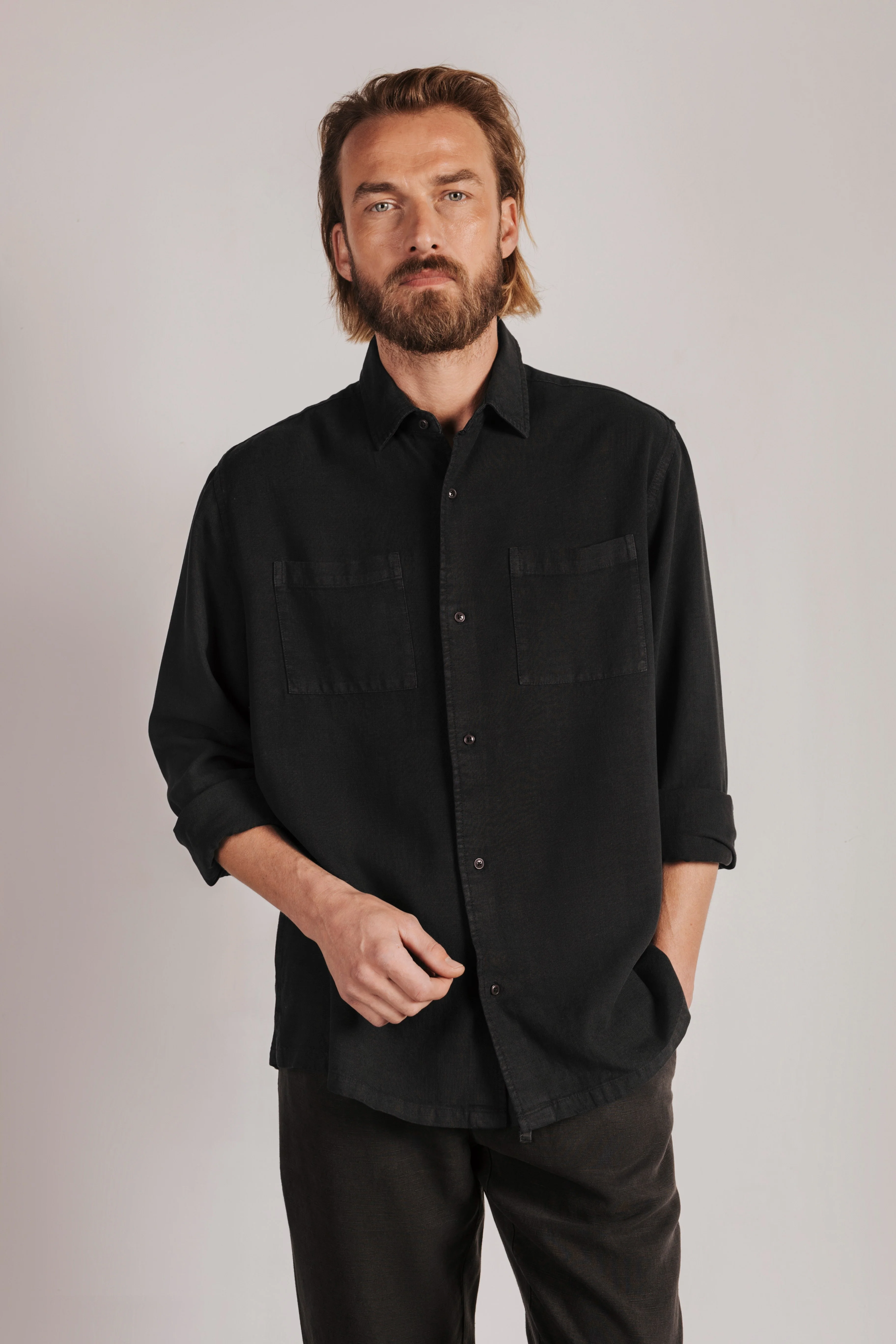 Camisa regular fit con bolsillo - Image 5