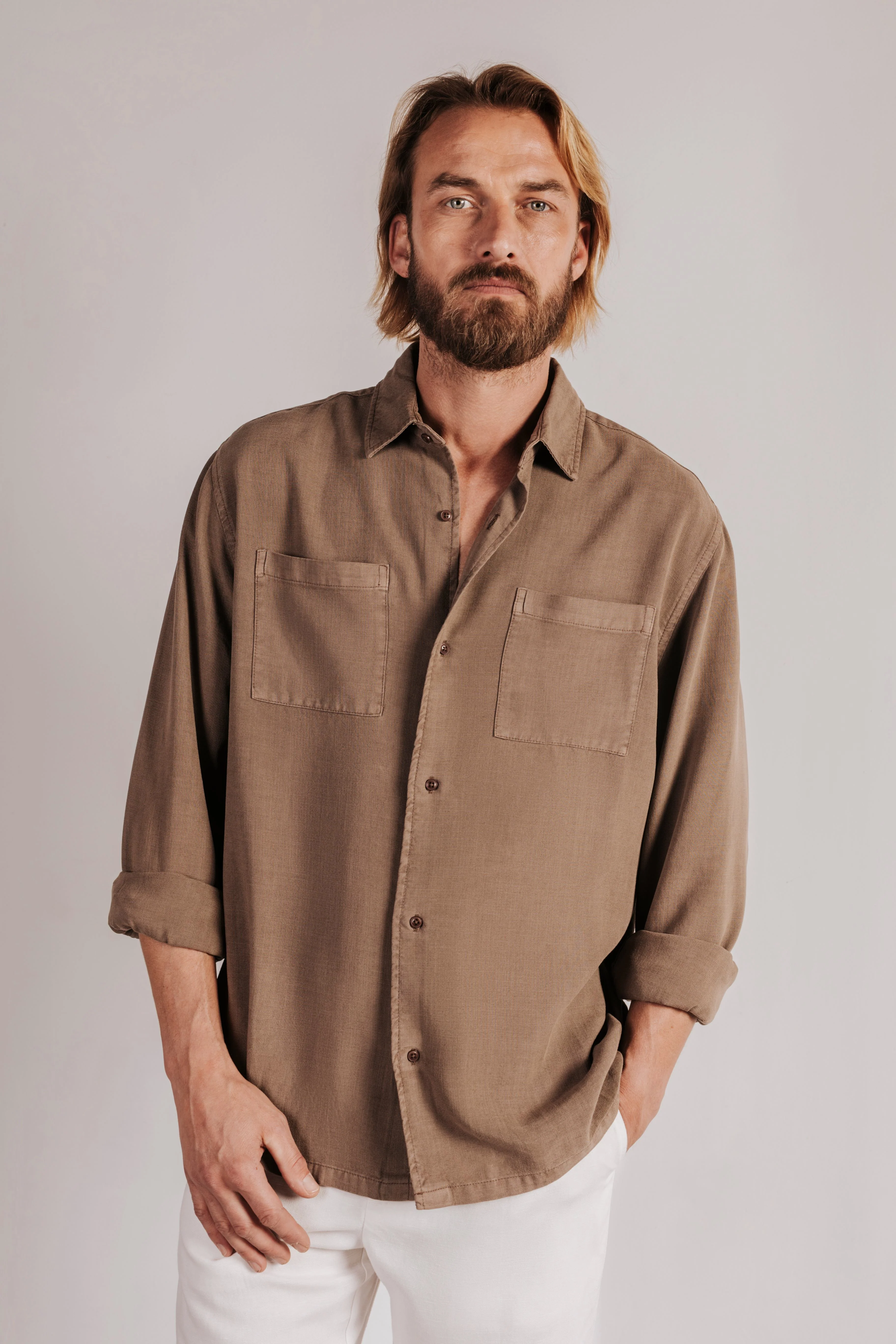 Camisa regular fit con bolsillo - Image 5