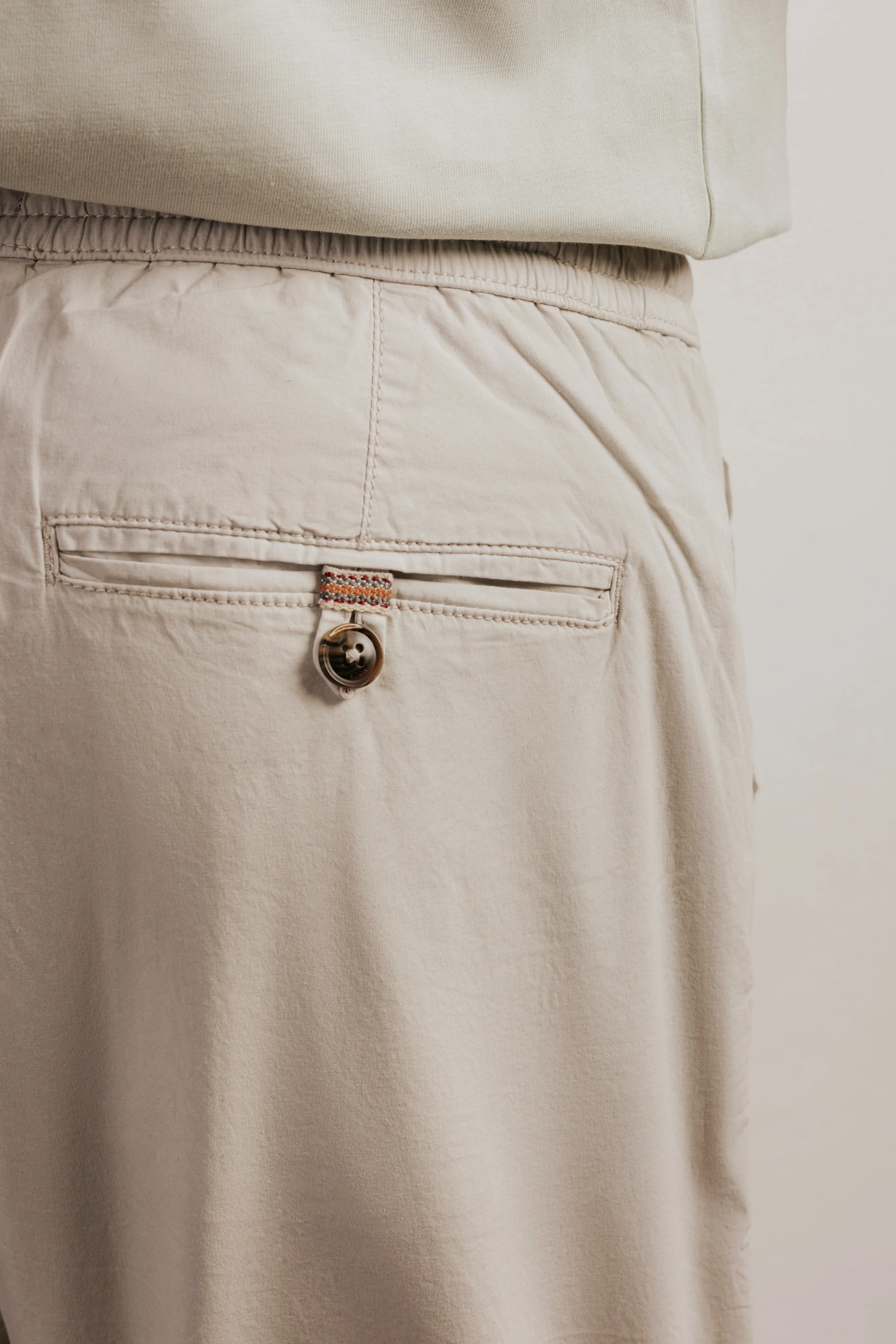 Pantalón jogger ultraligero - Image 3