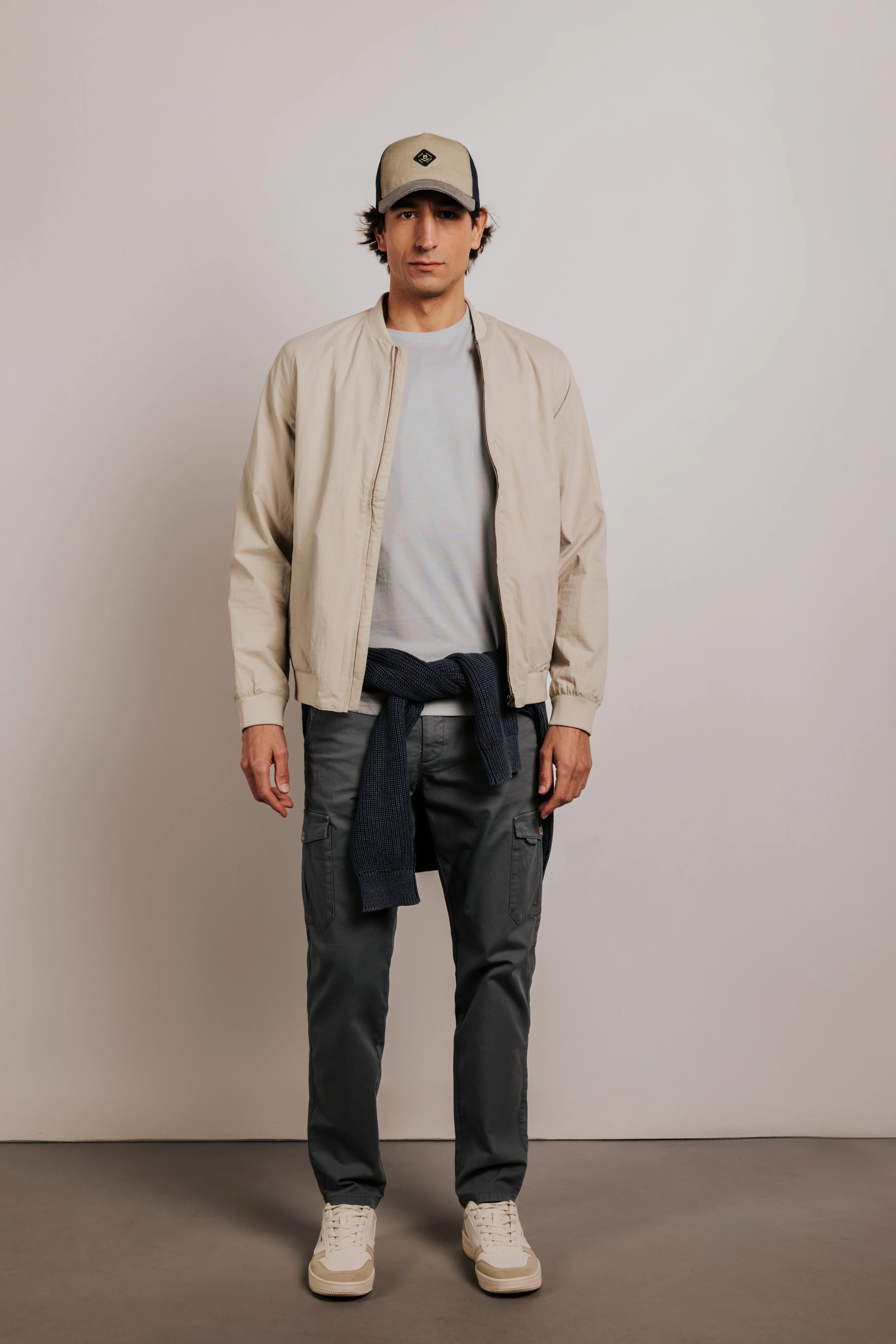 Pantalón chino cargo - Image 5