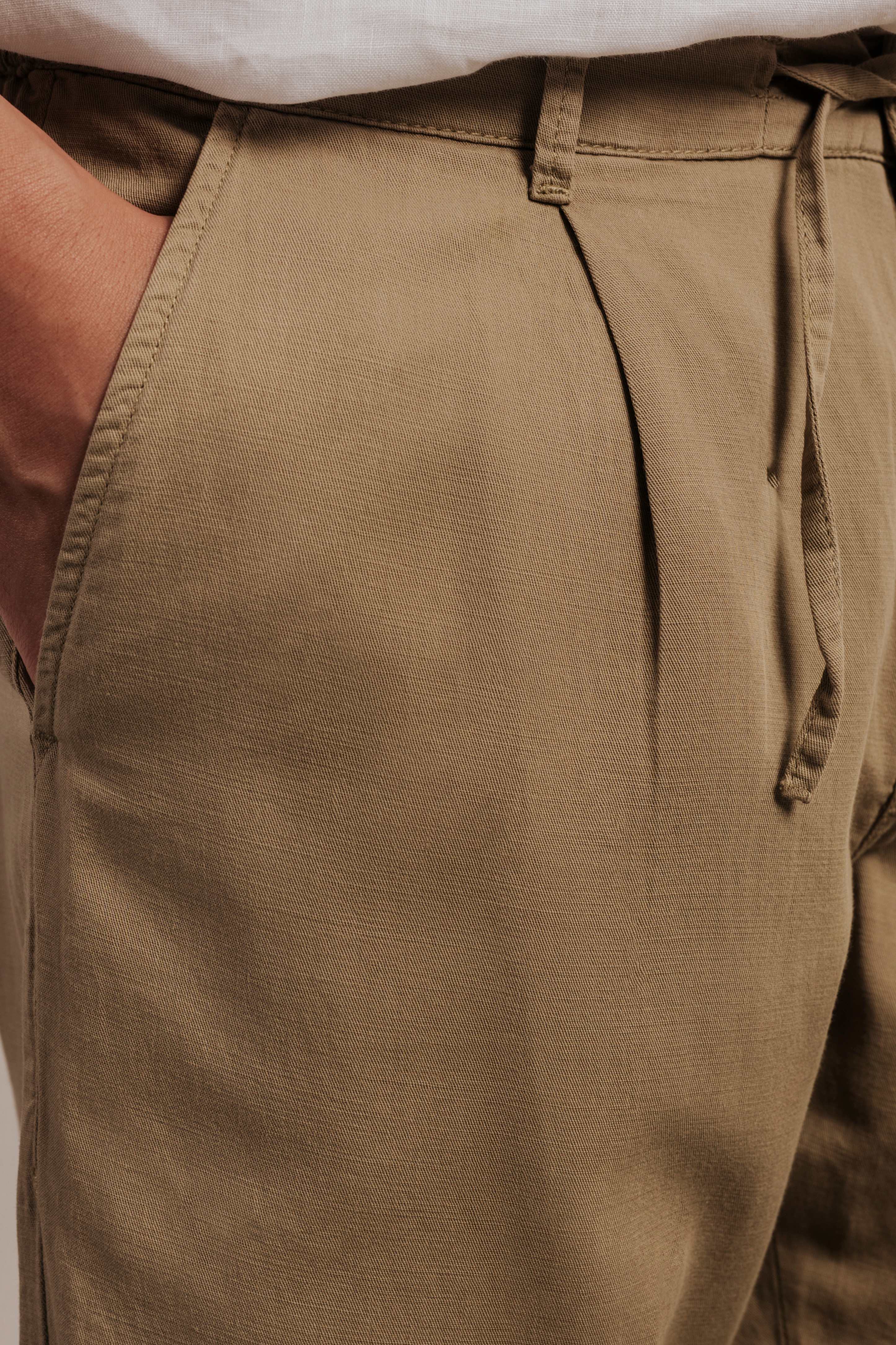 Pantalón con lino chino pinzas - Image 3