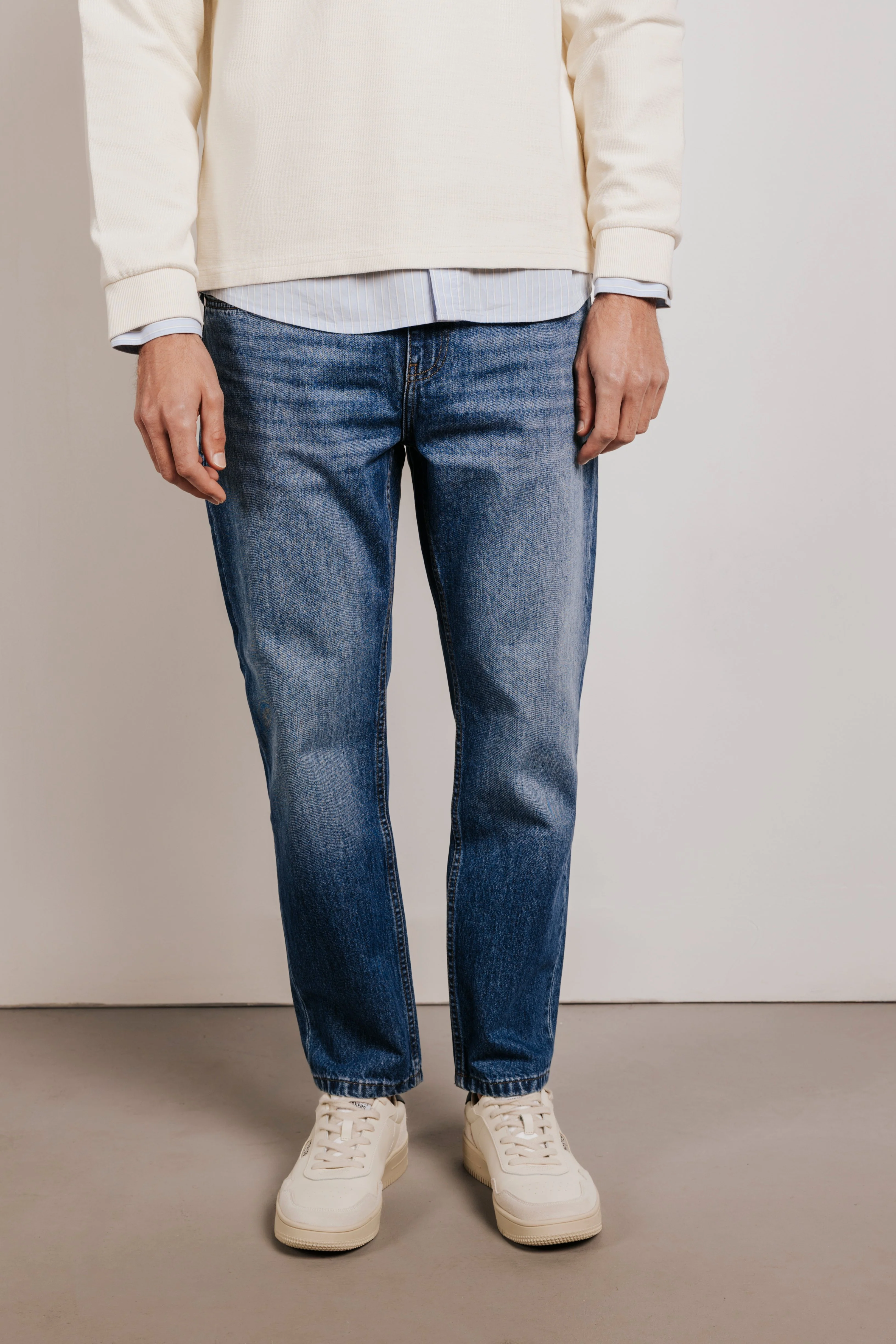 Pantalón tejano tapered - Image 4