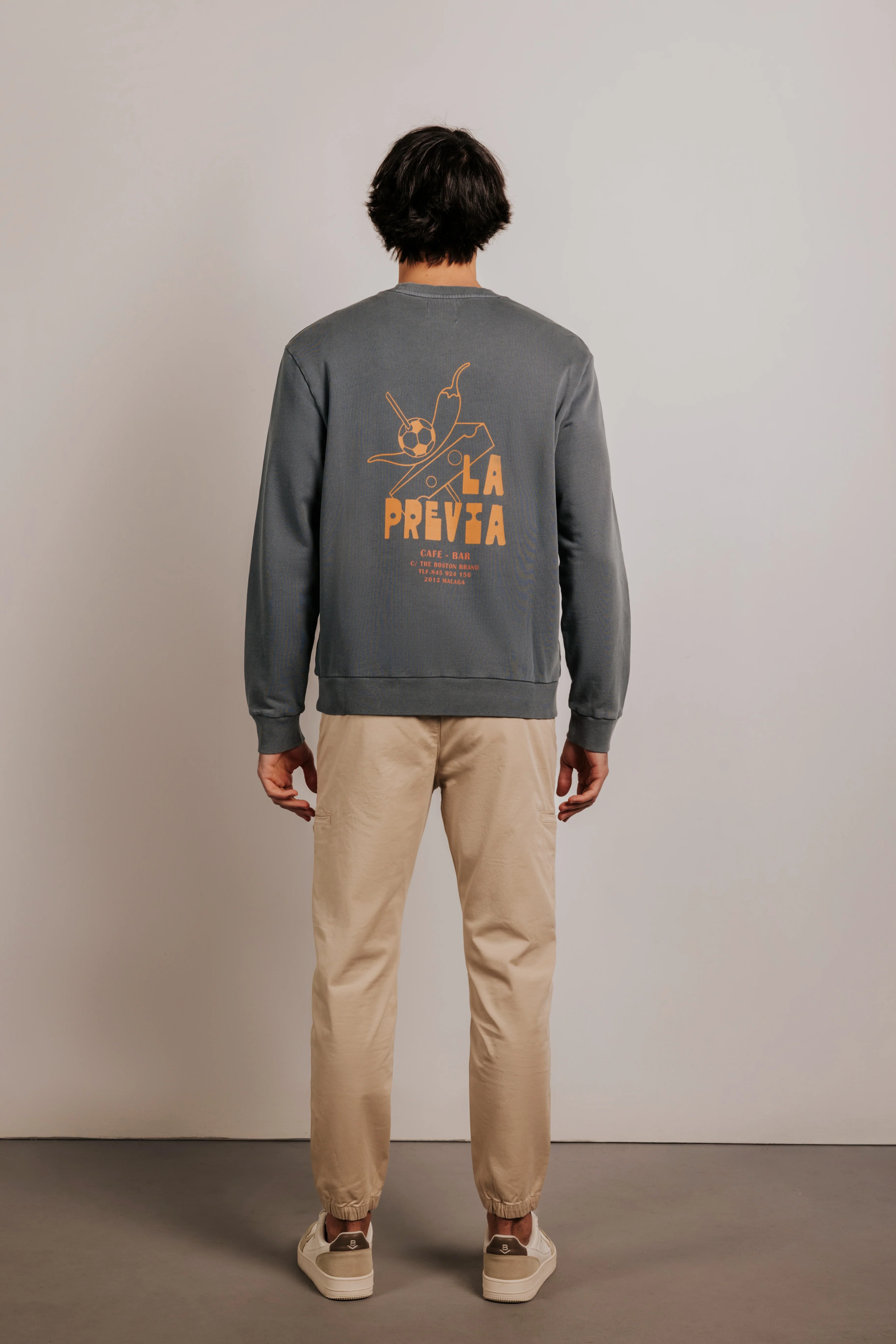 Sudadera gráfica "La Previa" - Image 5