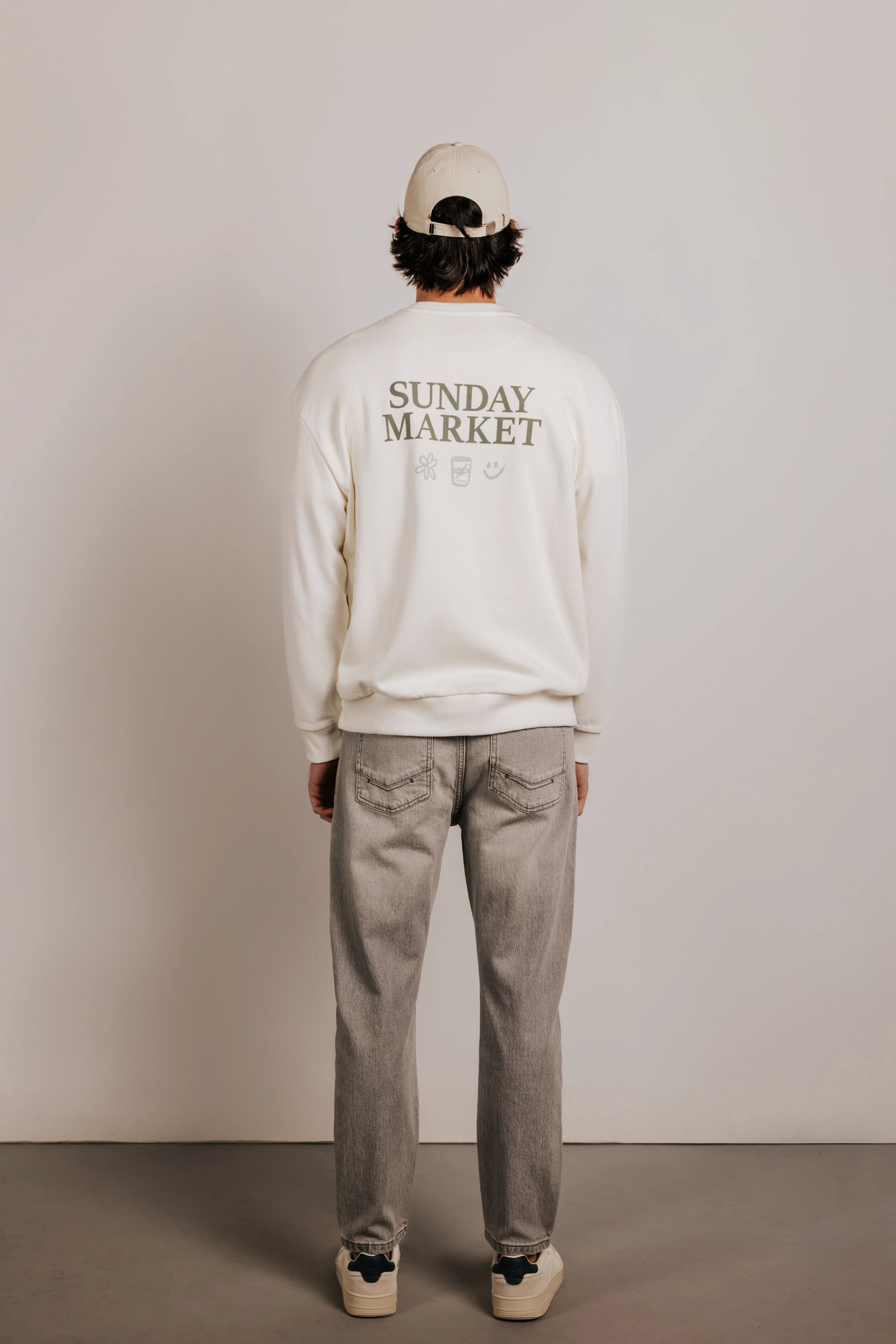 Sudadera oversize gráfica "Sunday market" - Image 3