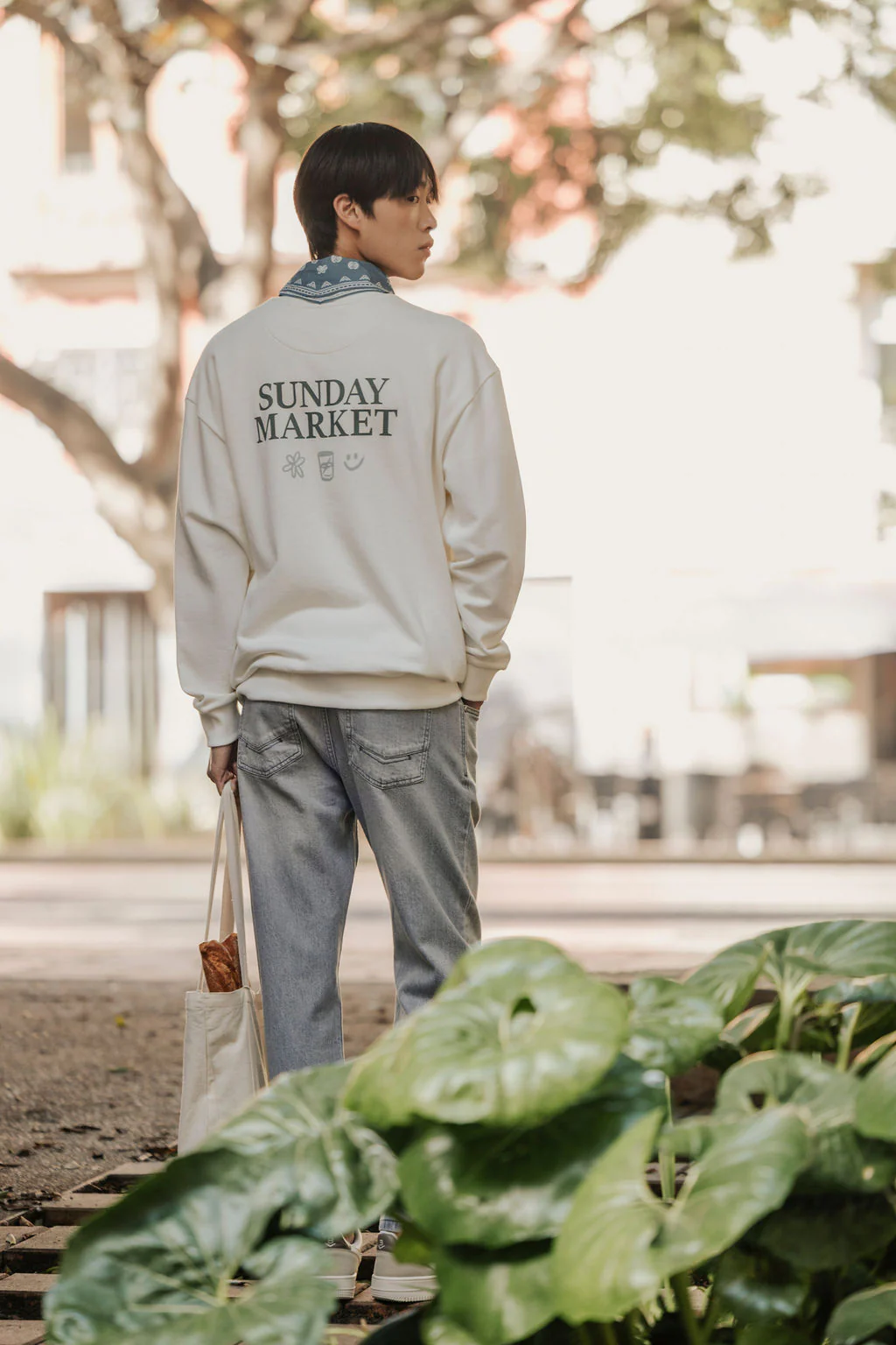 Sudadera oversize gráfica "Sunday market" - Image 5