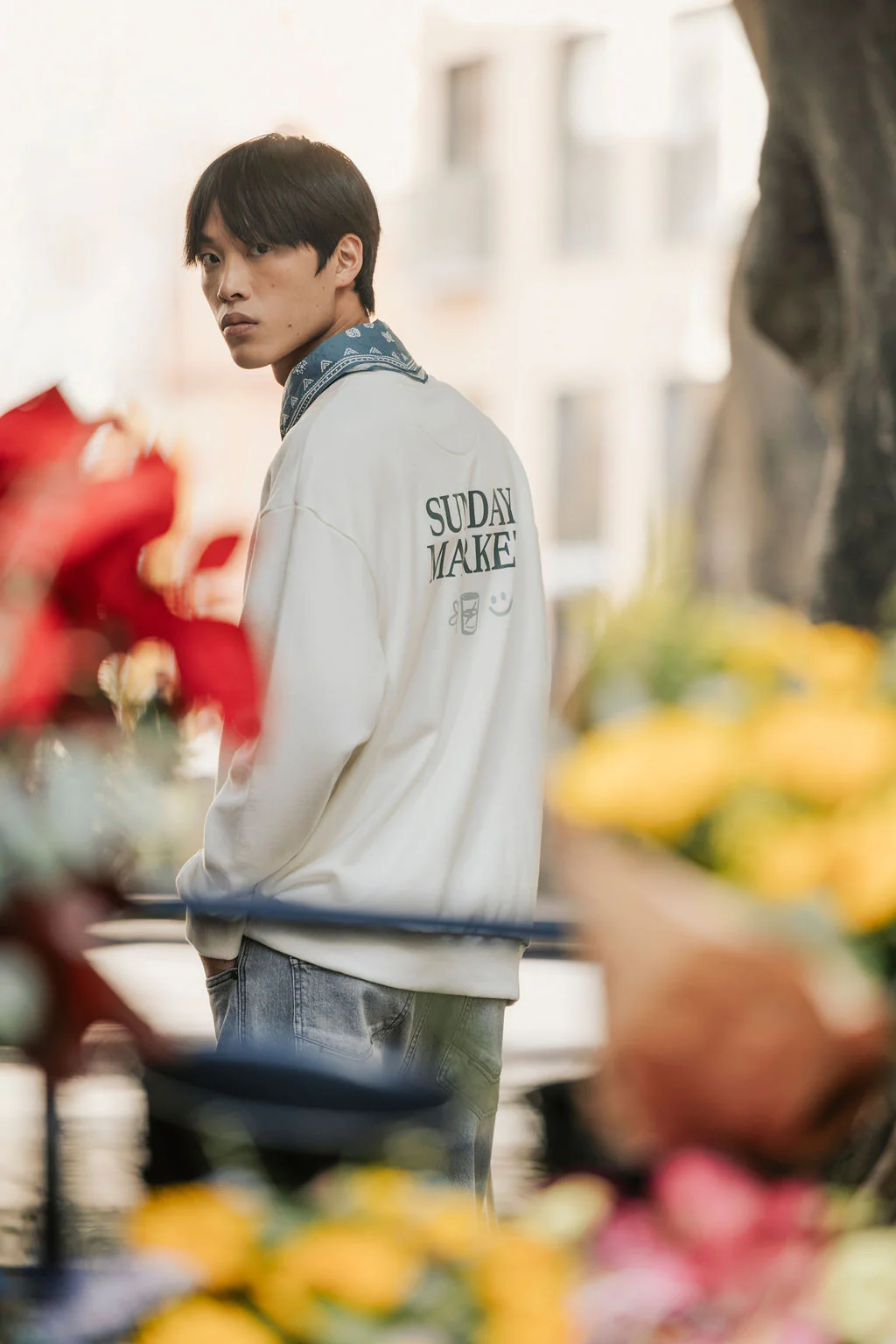 Sudadera oversize gráfica "Sunday market" - Image 6